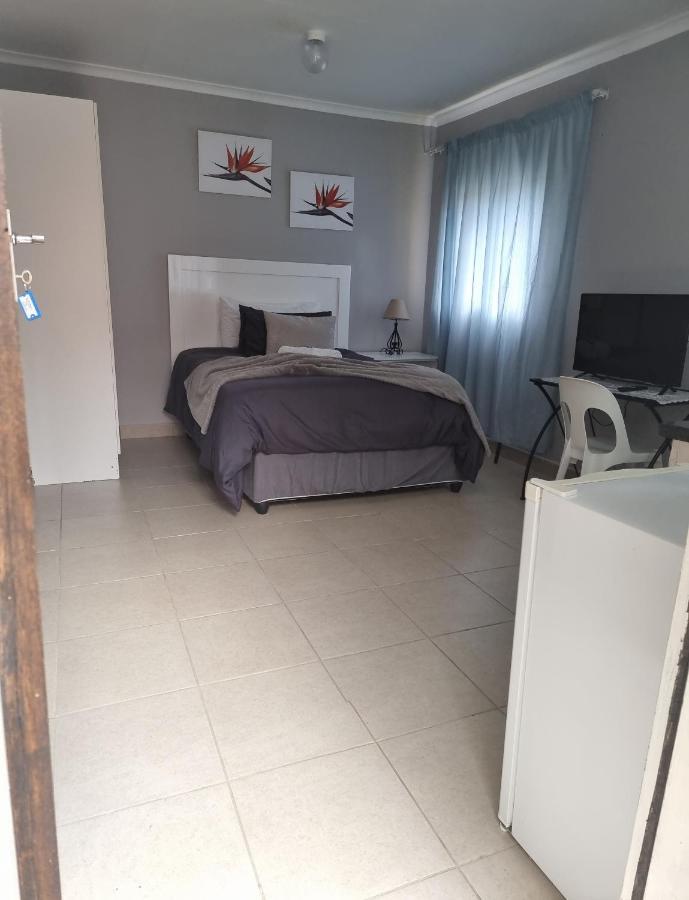 Stay At Home Airport Lodge Kempton Park Eksteriør bilde