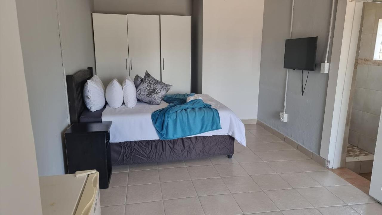Stay At Home Airport Lodge Kempton Park Eksteriør bilde