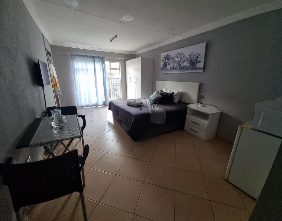 Stay At Home Airport Lodge Kempton Park Eksteriør bilde
