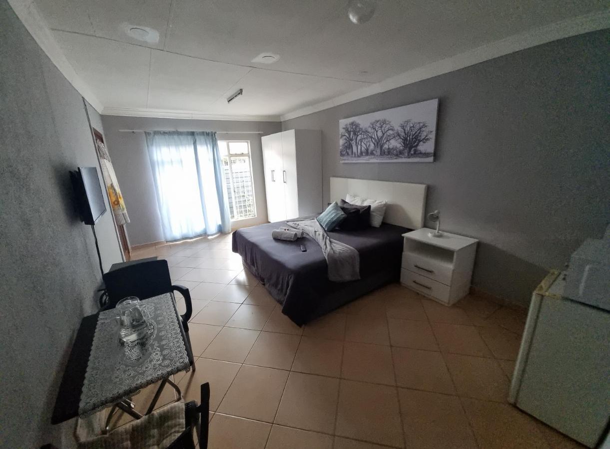 Stay At Home Airport Lodge Kempton Park Eksteriør bilde