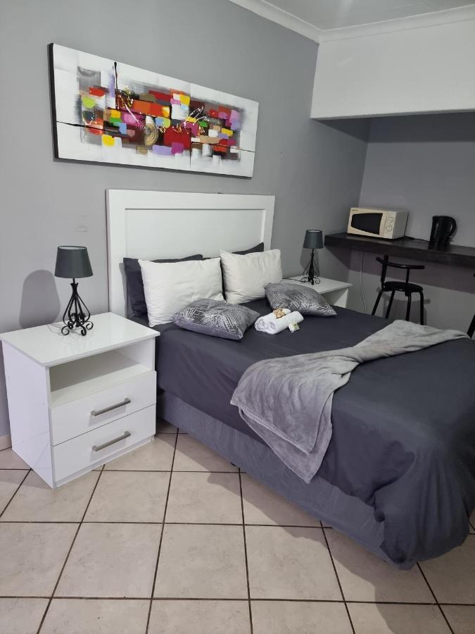 Stay At Home Airport Lodge Kempton Park Eksteriør bilde