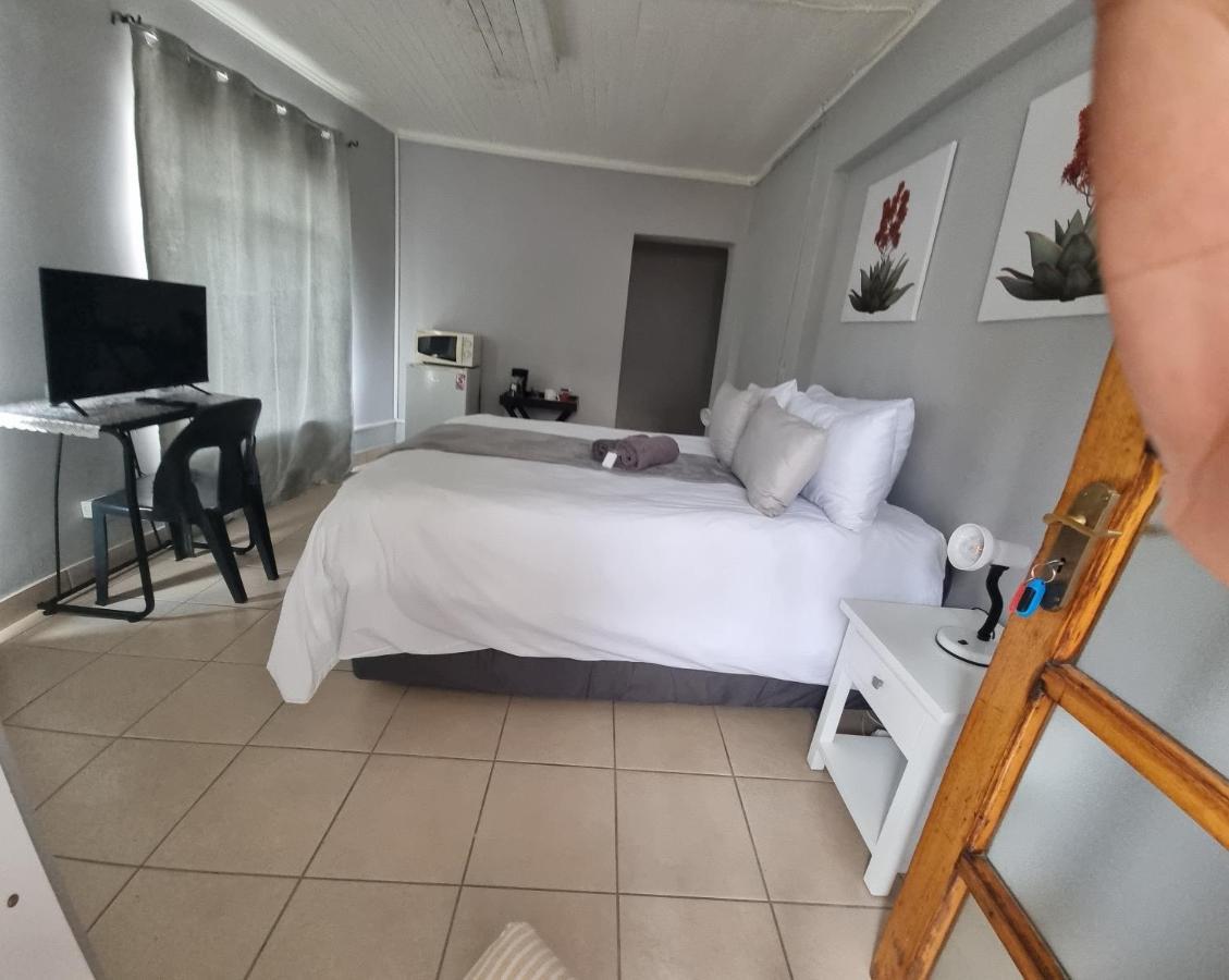 Stay At Home Airport Lodge Kempton Park Eksteriør bilde