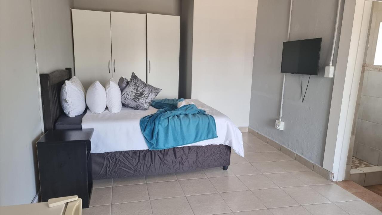 Stay At Home Airport Lodge Kempton Park Eksteriør bilde