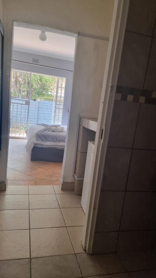 Stay At Home Airport Lodge Kempton Park Eksteriør bilde