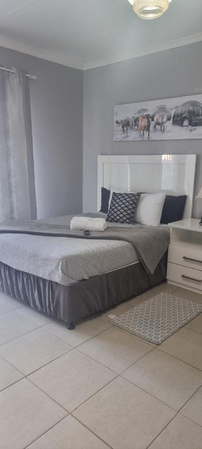 Stay At Home Airport Lodge Kempton Park Eksteriør bilde