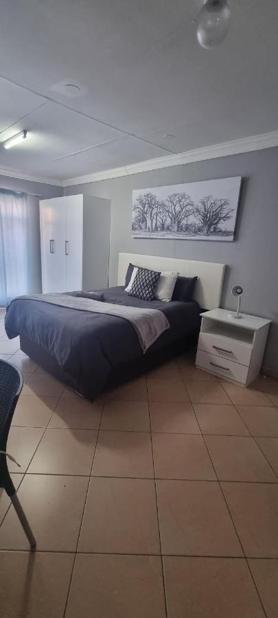 Stay At Home Airport Lodge Kempton Park Eksteriør bilde