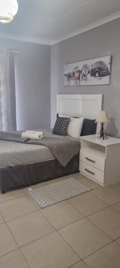 Stay At Home Airport Lodge Kempton Park Eksteriør bilde