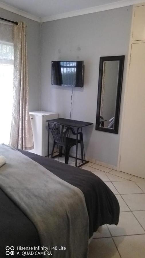 Stay At Home Airport Lodge Kempton Park Eksteriør bilde