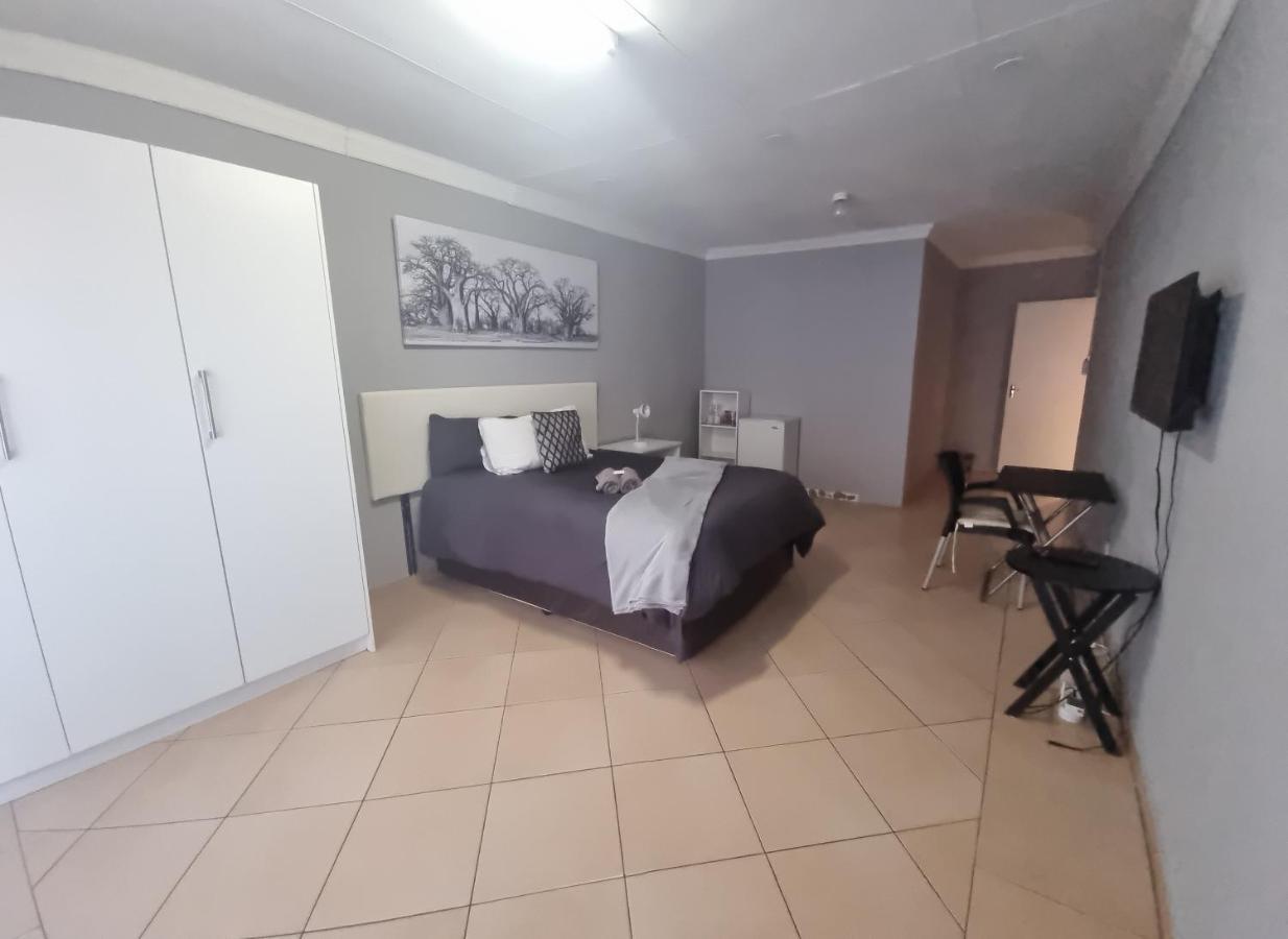 Stay At Home Airport Lodge Kempton Park Eksteriør bilde